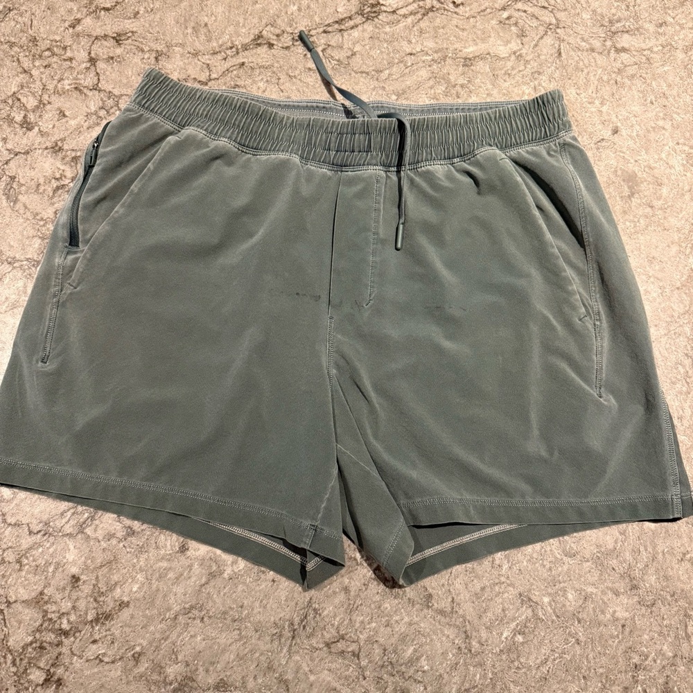 lululemon green dilute wash pace breaker 5” unlined large